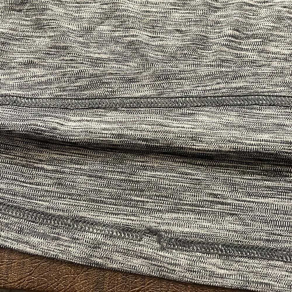 Under Armour Women’s HeatGear Shirt - Picture 5 of 7